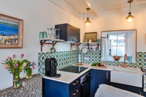 Cosy Mousehole Cottage With Sea Views
