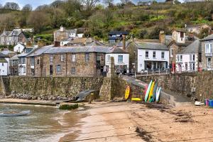 Cosy Mousehole Cottage With Sea Views