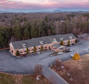 Mountain Inn & Suites Flat Rock