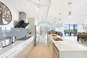 ZEN LUXURY: 2-Story 4-BR Penthouse in Darwin City with Mindal Markets & Harbour Views - Larrakeyah