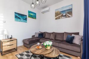 Blue Wave Apartment by Renters