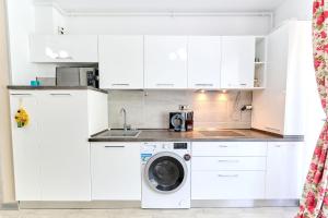 Redmarine Apartment- Spa n Pool resort- parking