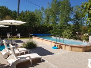 Appartements Gite 4 pers, Jacuzzi privatif & Piscine & Lit cabane : photos des chambres