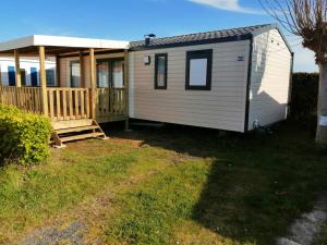 Maisons de vacances Bungalow de 3 chambres a Bretignolles sur Mer a 800 m de la plage avec piscine partagee et terrasse amenagee : photos des chambres