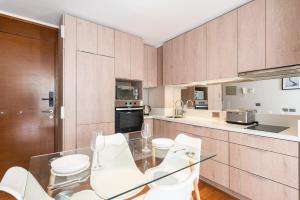 Uptown Eclectic 1BR W Wifi, Pool, Parking & Metro