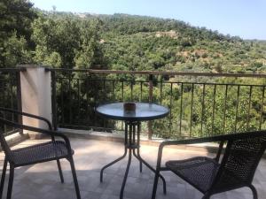 Raxes Kastanies Despina Studios # 4