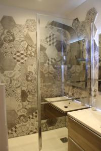 Studio ISARD, wifi et parking gratuit, Navette gratuite au pied de la résidence, possibilité forfait ménage et location linge de lit et toilette, à 10 minutes à pied du centre ville