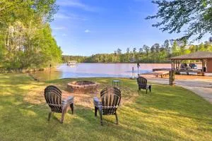 Chic Lake Sinclair Retreat with Dock and Hot Tub! - Meriwether