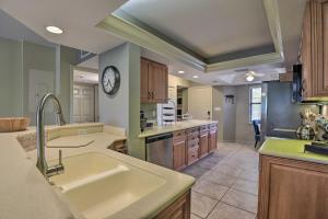 Bradenton Condo with 3 Balconies and Shared Pool!