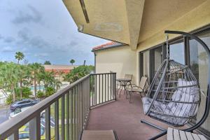 Bradenton Condo with 3 Balconies and Shared Pool!