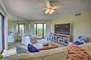 Bradenton Condo with 3 Balconies and Shared Pool!
