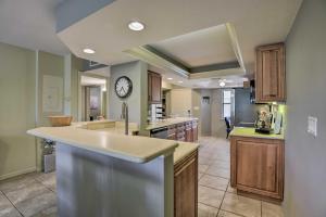 Bradenton Condo with 3 Balconies and Shared Pool!