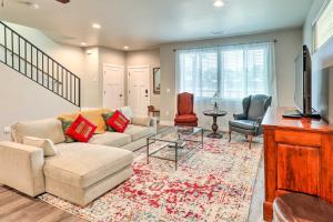 Modern Flagstaff Home, 4 Mi to Downtown!