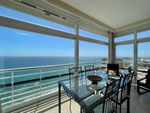 Two-Bedroom Apartment with Sea View room in Apartamentos Torre de la Roca