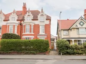 10 Carmen Sylva Road - Penrhyn Bay