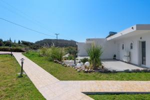 Niva Kamiros Apartments