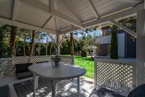 Serenity Luxusní vila s vířivkou a zahradou u Prahy