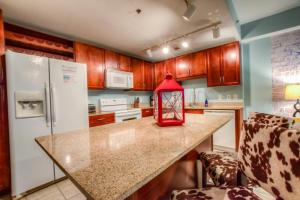 Laketown Wharf 1136 By Aneliya