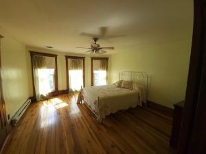 BaseCampWV-Durbin. Spacious 4 bedroom house wyard