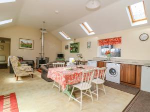 1 Pines Farm Cottages