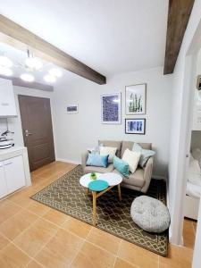 KATES CORNER @ ONE OASIS QUEEN BED FOR 2