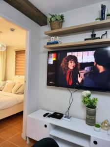 KATES CORNER @ ONE OASIS QUEEN BED FOR 2