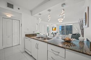 Luxurious Condo with PARKING in Brickell Miami