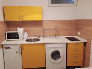 Angela Classic Rooms & Apartments 