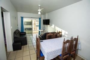 PRAIA DO MORRO - APTO 3 QUARTOS SENDO 2 SUITES WIFI 300 MB E GARAGEM - 50 METROS da PRAIA - ATÉ 8 PESSOAS