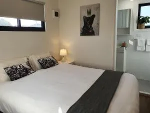 Lunar Cabins - Peak Hill