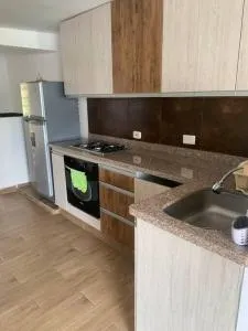 HOSPEDAJE MUY CERCA A UKUMARI,CONSOTA Y EXPOFUTURO - Cerritos