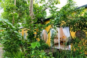Phòng 2 Giường Đơn Nhìn Ra Khu Vườn (Twin Room with Garden View)
