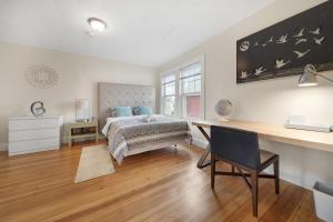5BR 2BH Bright & Spacious Apt in Brighton