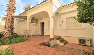 MAISON ENTIERE AVEC PISCINE, WIFI, GRAND SOLARIUM ET TERRAIN ARBORE