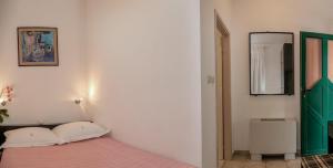 Room in Bol with terrace, air conditioning, WiFi 3758-4