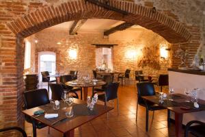 Hotels Auberge Du Roua : photos des chambres