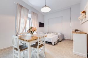 TREVI FOUNTAIN - SHABBY - RomeDreamHome