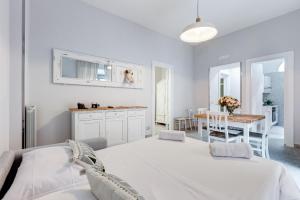 TREVI FOUNTAIN - SHABBY - RomeDreamHome