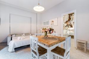 TREVI FOUNTAIN - SHABBY - RomeDreamHome