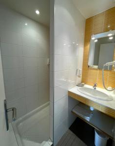 Hotels Amerique Hotel Palavas - Piscine - Plage : photos des chambres