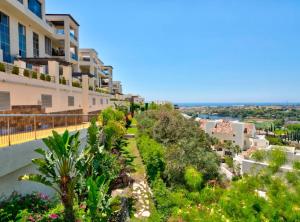 Mediterranean Swing - Acosta Apartment 4, Villa Padierna