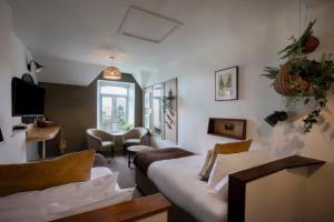 Quirky Twin Room  room in The Bath Hotel