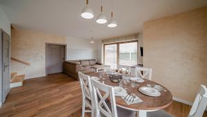 Kaniówka, Sun & Snow