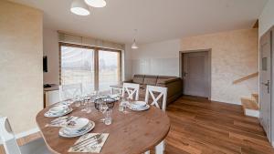 Kaniówka, Sun & Snow