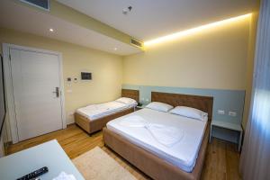 Triple Room with Balcony room in Hotel Bella Vista