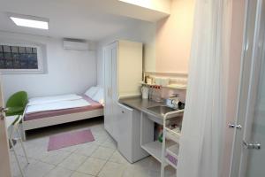 City Studio Room with Bathroom DATE 