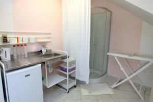 City Studio Room with Bathroom DATE