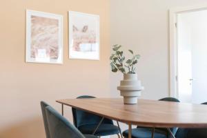 Central Superb Flat w AC & Balcony by LovelyStay