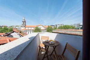 Central Superb Flat w AC & Balcony by LovelyStay