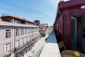 Central Superb Flat w AC & Balcony by LovelyStay